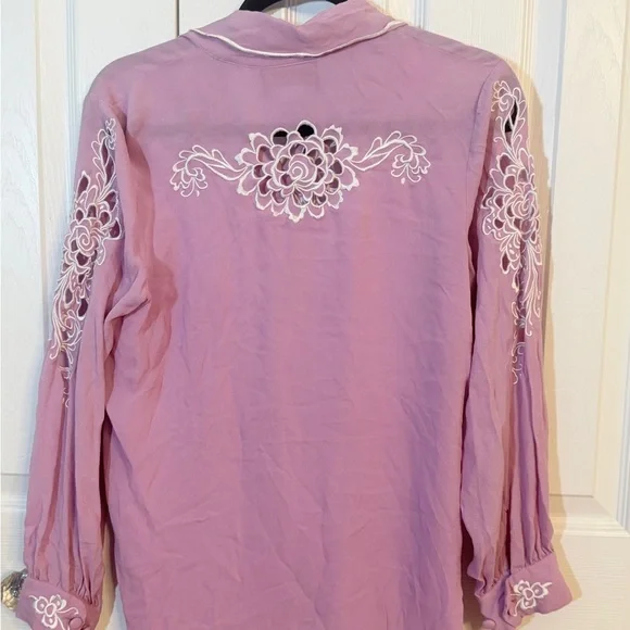 VINTAGE Bob Mackie Pink Blouse with White Embroidered Cut Outs.  Wearable Art AQ - Picture 3 of 8